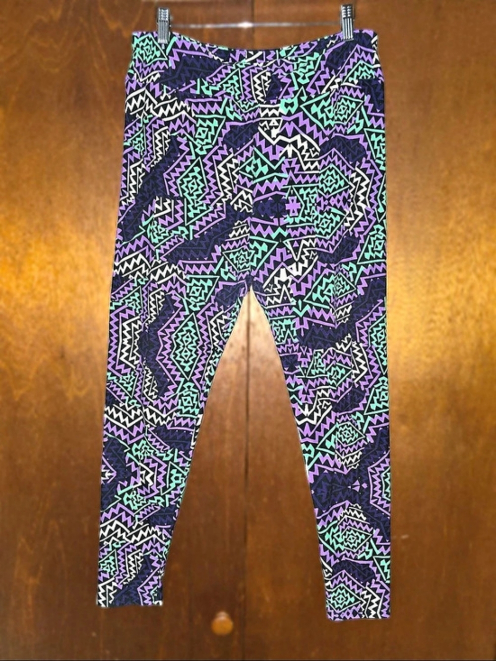 LuLaRoe Tall & Curvy Leggings Geometric Leggings in Purple & Green Like New